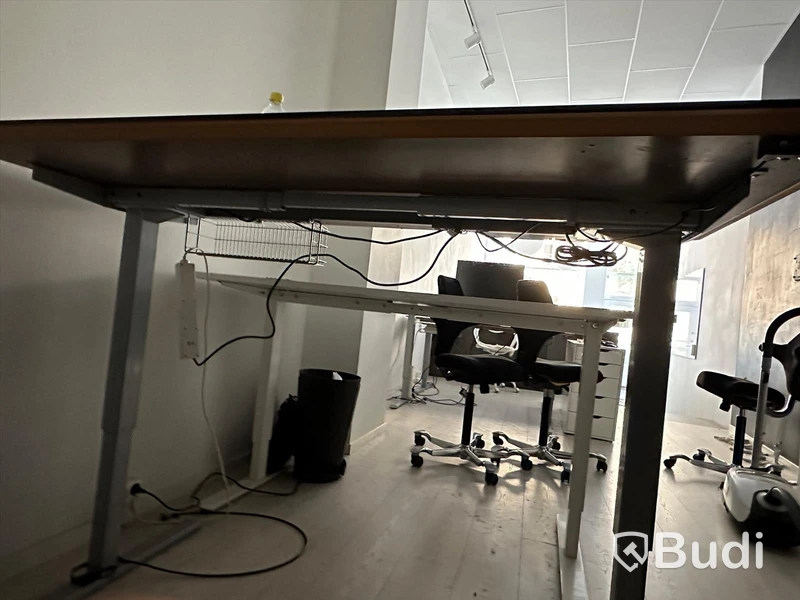 Komplett kontor för 4 personer. Designmöbler, IT, inredning m.m.