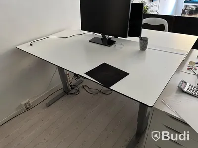 Komplett kontor för 4 personer. Designmöbler, IT, inredning m.m.
