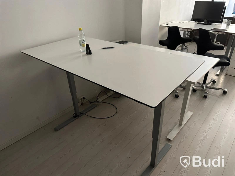 Komplett kontor för 4 personer. Designmöbler, IT, inredning m.m.