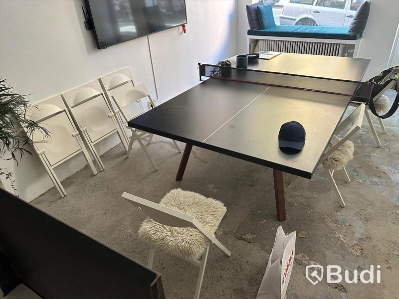 Komplett kontor för 4 personer. Designmöbler, IT, inredning m.m.