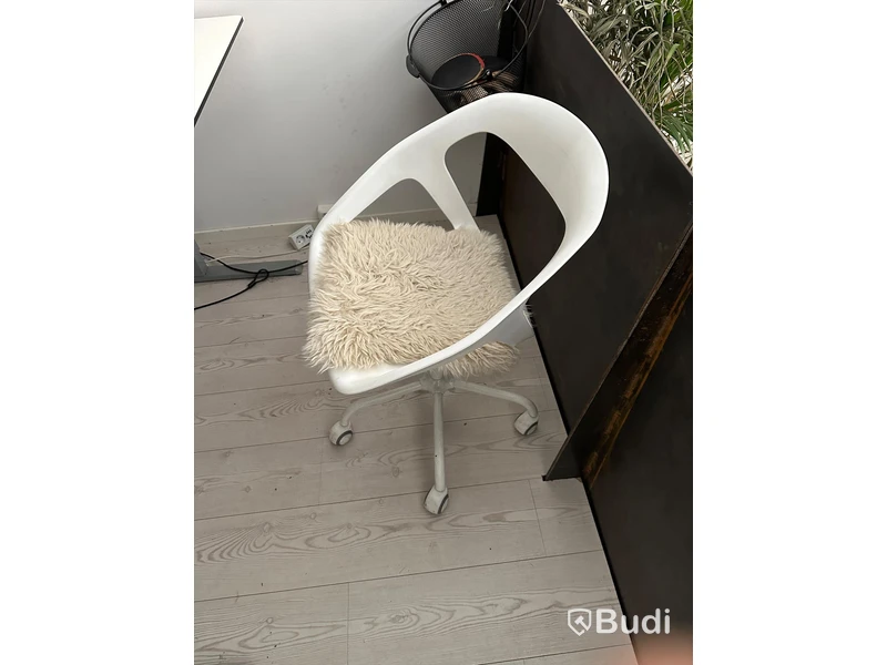 Komplett kontor för 4 personer. Designmöbler, IT, inredning m.m.