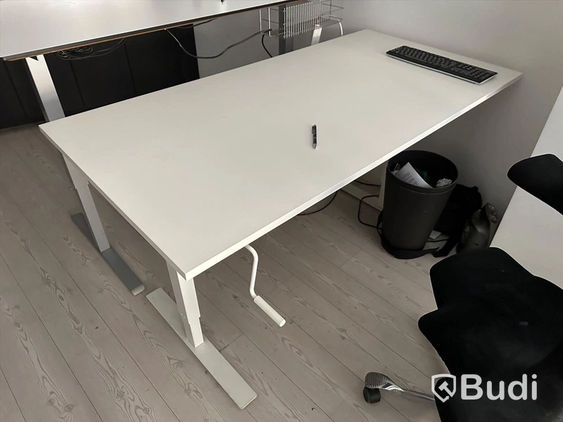 Komplett kontor för 4 personer. Designmöbler, IT, inredning m.m.