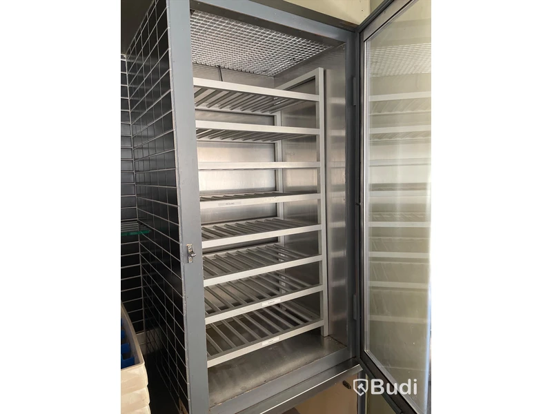 Vinkyl för 40-50 flaskor, 65x47x118 cm obs! Platsbyggd