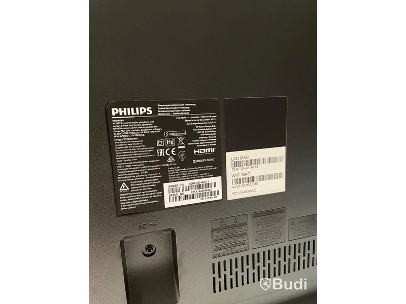 4st bord, Väggmonterad Philips TV 50 tum, matta
