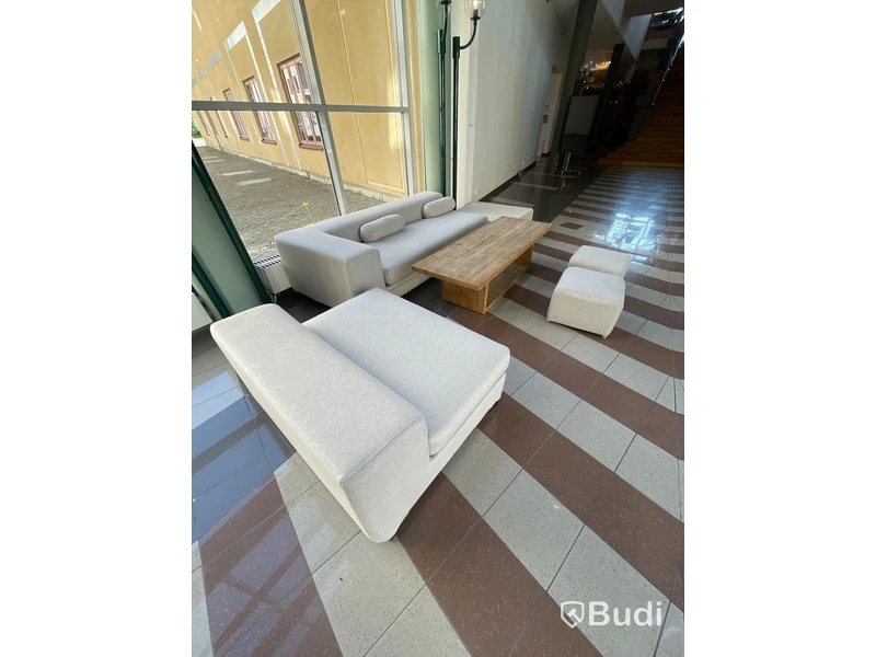 Soffgrupp Andrea Design, 2st soffor, fotpall samt 2st puffar