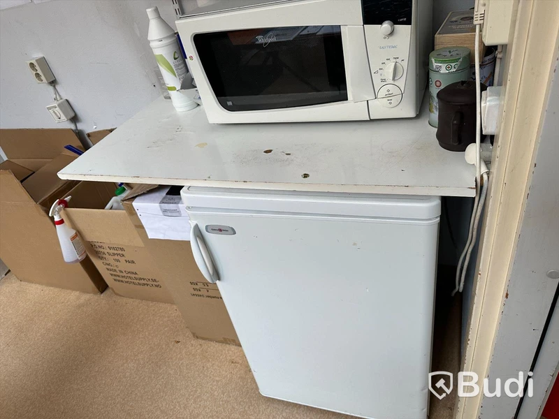 Kyl samt microvågsugn, elektro Helios och whirlpool