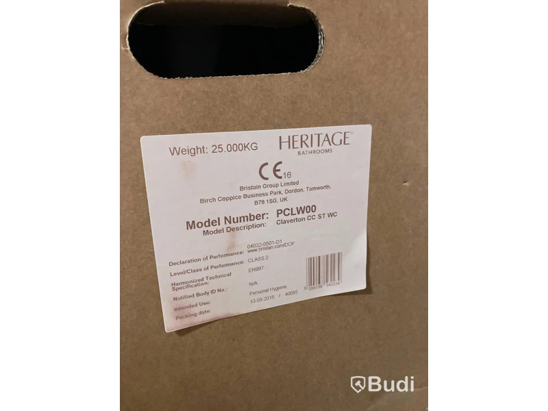 Toalett - Heritage Bathrooms PCLW00, Claverton CC ST WC och Claverton CC cistern samt toasitts TSBLK101SC soft close chrome hinge black.  Nypris ca. 7000 kr