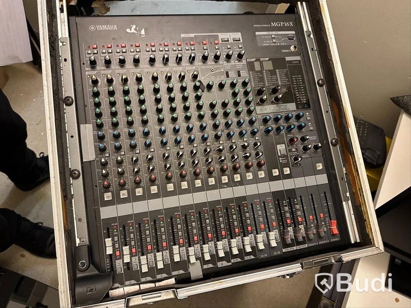 19-tumsrack med mixerbord Yamaha MGP16x