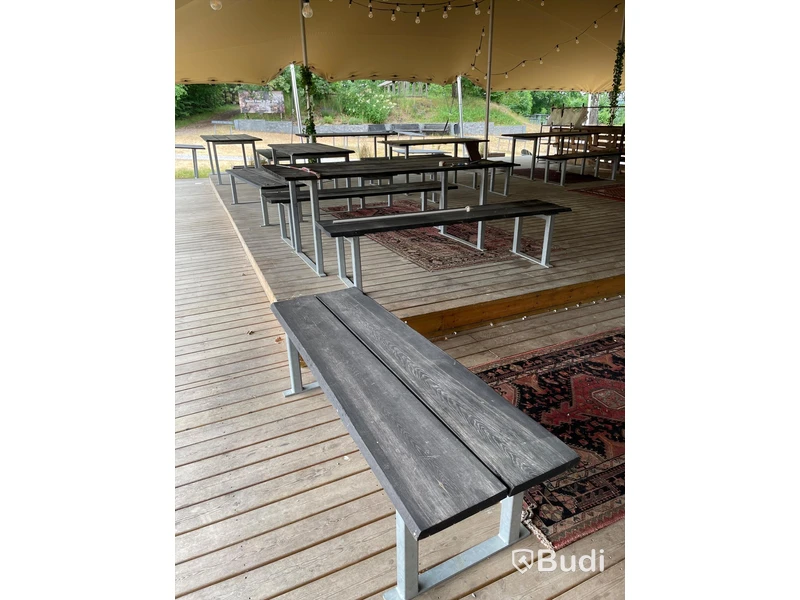 5 st bord samt 8 st bänkar