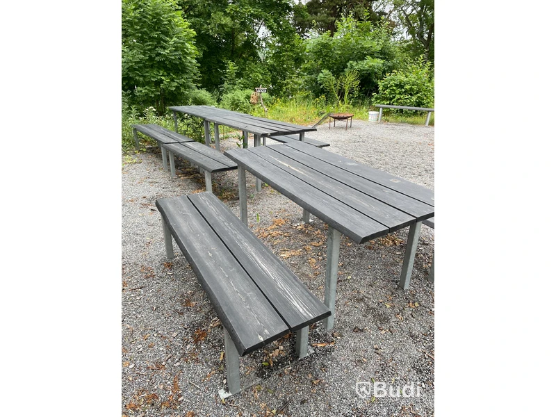 3 st bord samt 6 st parkbänkar