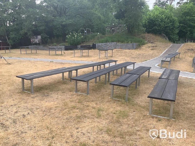 8 st bord samt 26 st parkbänkar
