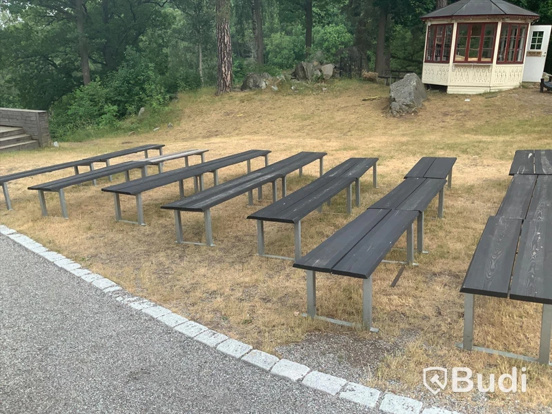 8 st bord samt 26 st parkbänkar