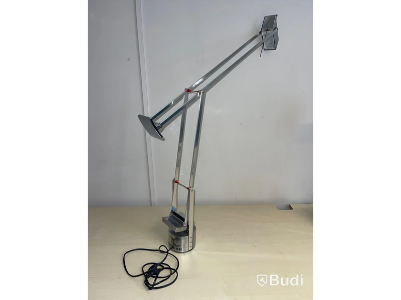 Skrivbordslampa, Milano Artemide spa, Design R. Sapper. Nypris 4000 kr