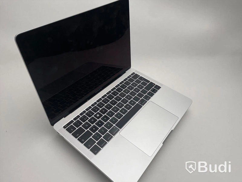 MacBook Pro 14 tum (2017) OBS! Trasigt mellanslag samt utan laddare