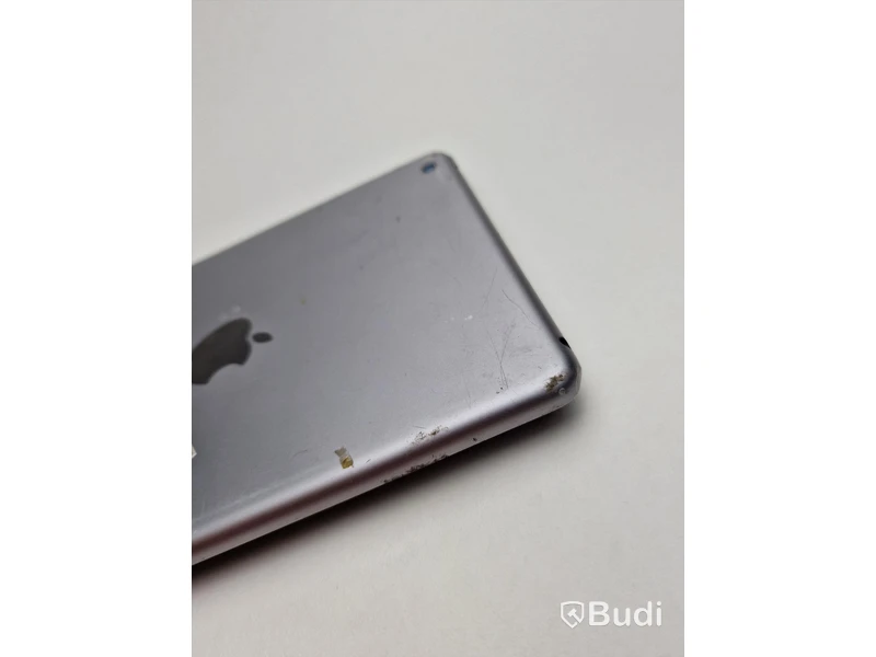 iPad mini 1 16 GB OBS! Utan laddare. Skada uppe i vänstra hörnet