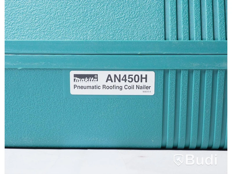 Spikpistol - Makita AN450H, nypris ca 7000 kr. OBS! delar kan saknas