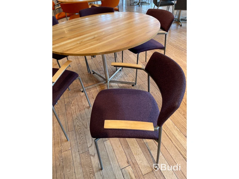 Runt matbord dia 120 cm samt 5st stolar EFG