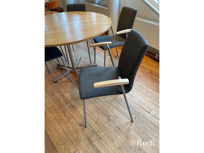 Runt matbord dia 120 cm samt 5st stolar Balzar Beskow
