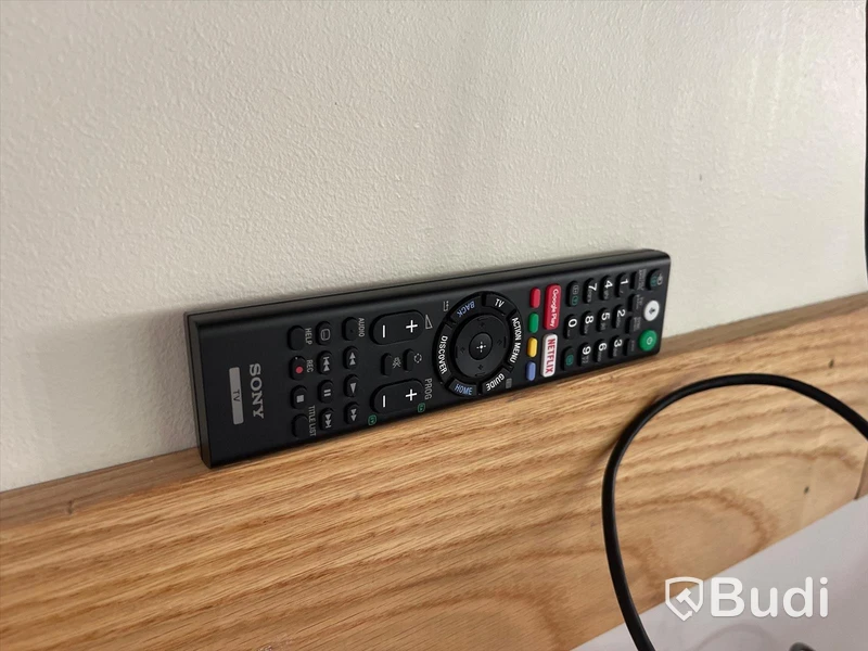 10st Fällbord, 4 små bord, 7st stora runda bord, 42 st stolar EFG, Gardiner, 2st barstolar, TV SONY