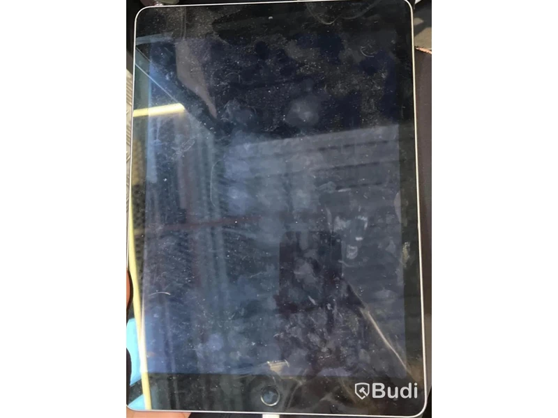 Ljud- och ljusanläggning inkl. stationär dator och iPad för ljudhantering, samt 3 st baslådor