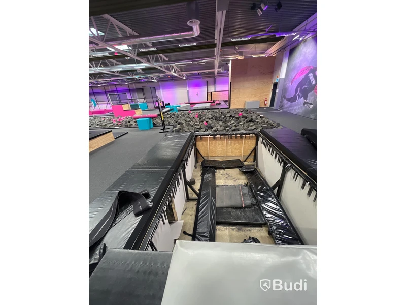 Foam Pit (skumgrop) inklusive Air Max trampolin och mindre hopptorn - 32503