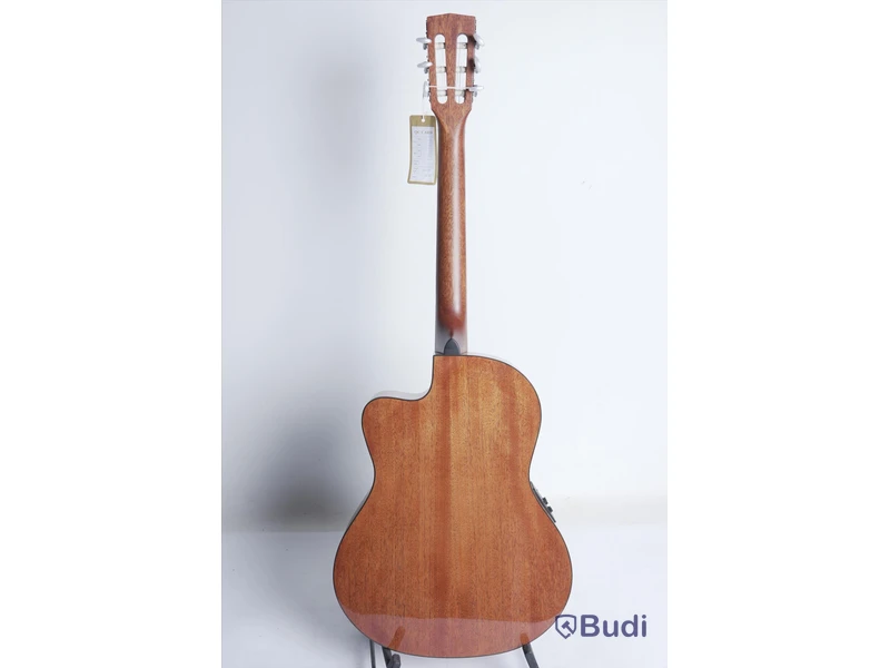 Nylonsträngad gitarr - Cort Jade E Nylon DBB. Nypris ca 2.600 kr