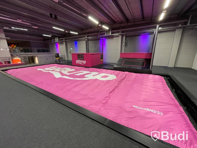Big airbag 14x6 m, 84 kvm (hela ytan 150 kvm. 14x11 m)