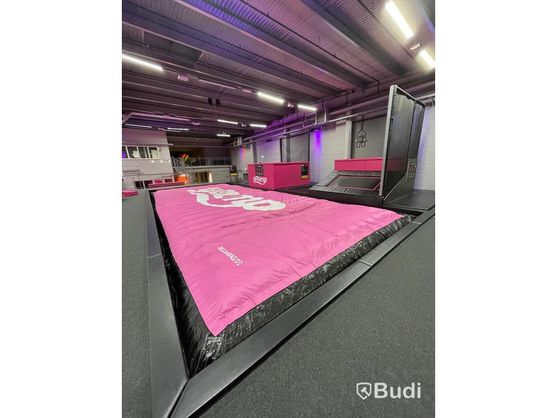 Big airbag 14x6 m, 84 kvm (hela ytan 150 kvm. 14x11 m)