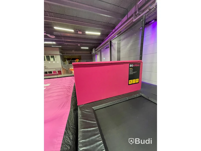 Big airbag 14x6 m, 84 kvm (hela ytan 150 kvm. 14x11 m)