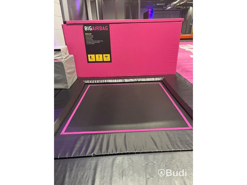 Big airbag 14x6 m, 84 kvm (hela ytan 150 kvm. 14x11 m)