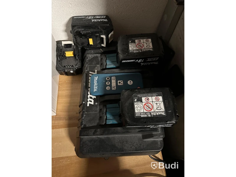 Robotdammsugare - Makita DRC200 inkl laddare och batterier