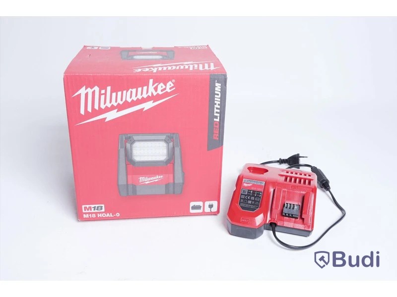 Arbetslampa samt laddare - Milwaukee M18 HOAL-0 samt M12-18FC laddare. Totalt värde ca 3200 kr. Ny. OBS! batteri ingår ej