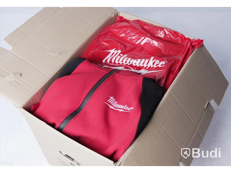Låda med div promo kläder, blandade storlekar - Milwaukee samt Makita