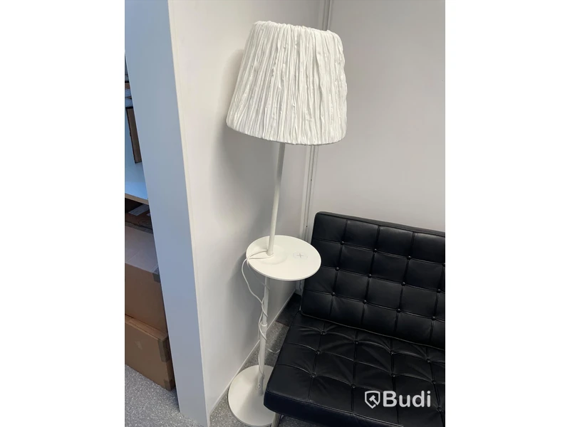 Golvlampa vit m inbyggd laddare