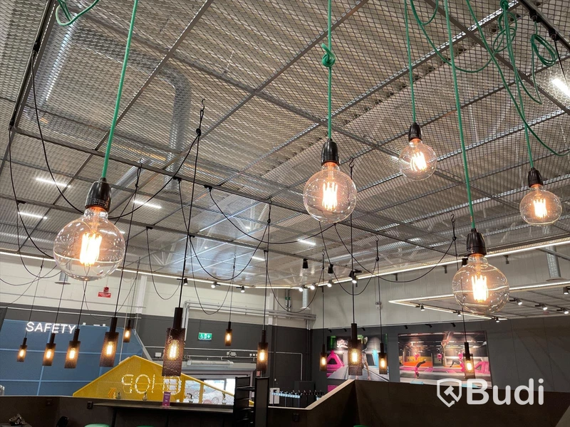 Café (16st bord + 35 stolar m.m.) Se beskrivning