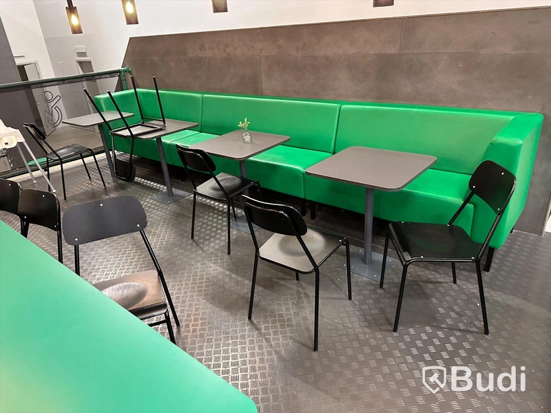 Café (16st bord + 35 stolar m.m.) Se beskrivning