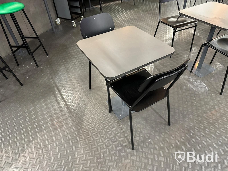 Café (16st bord + 35 stolar m.m.) Se beskrivning