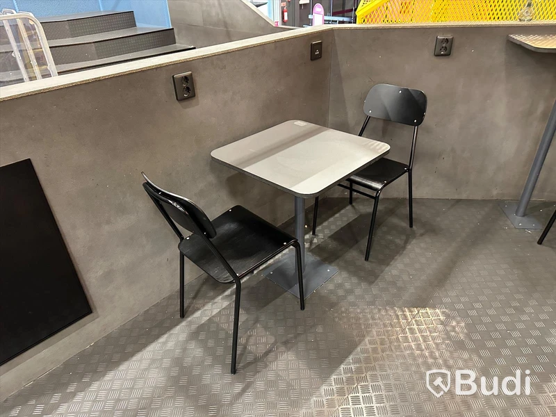 Café (16st bord + 35 stolar m.m.) Se beskrivning