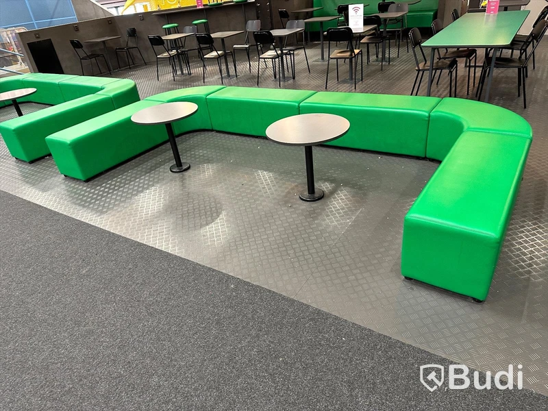 Café (16st bord + 35 stolar m.m.) Se beskrivning