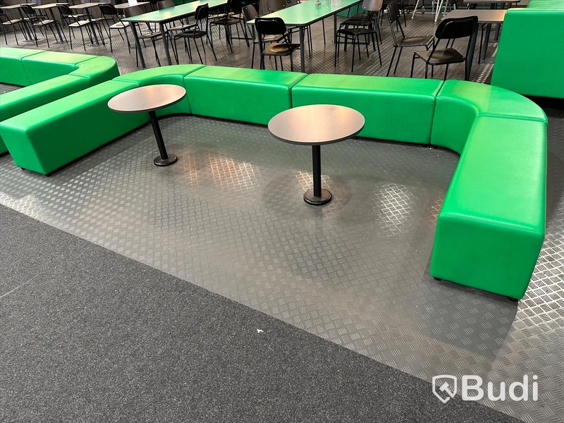 Café (16st bord + 35 stolar m.m.) Se beskrivning
