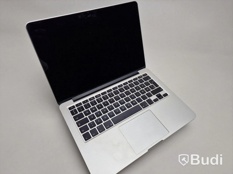MacBook Pro (2013) med laddare