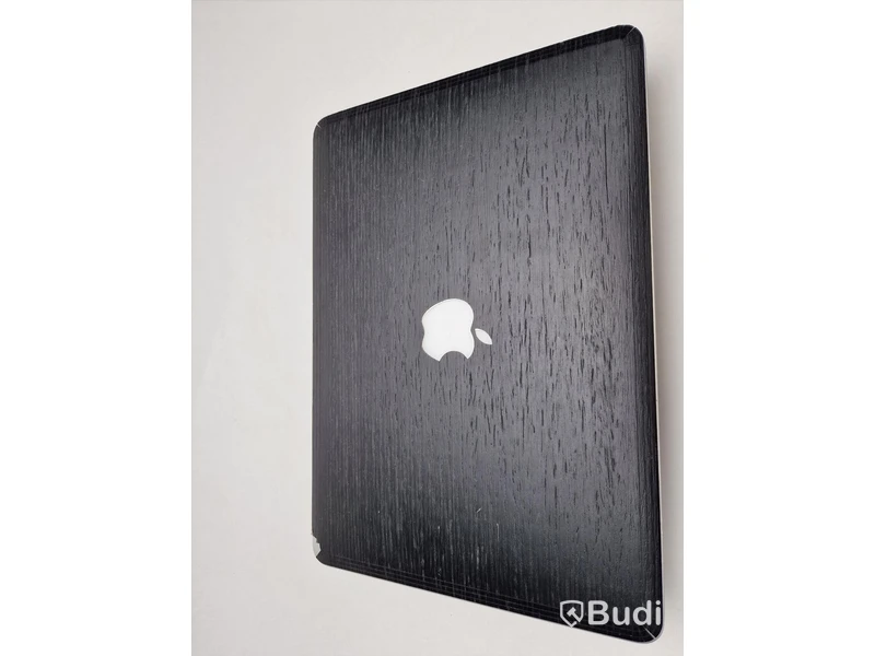 MacBook Pro (2013) med laddare