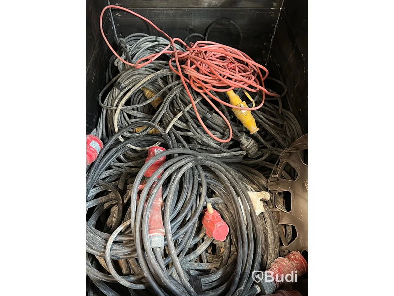 Pall med diverse elkablage