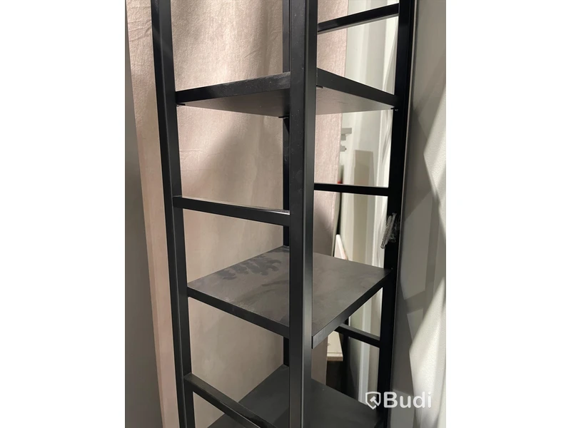 Bokhylla 25x31x176 cm