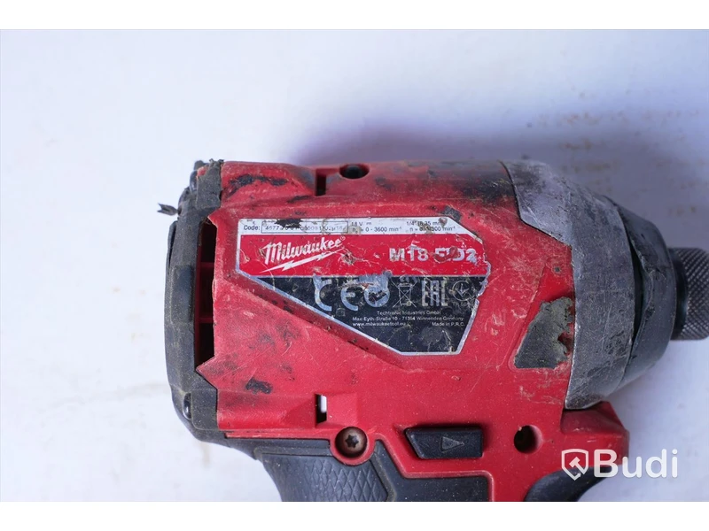 Verktygspaket - Milwaukee. Se bilder för specifikationer. OBS! väskan skadad, batterier saknas. Ej funktionstestad.