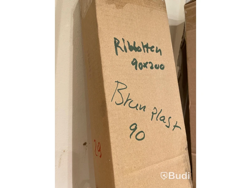Ribbotten 90x200 cm Brun plast Nypris: 2790 kr