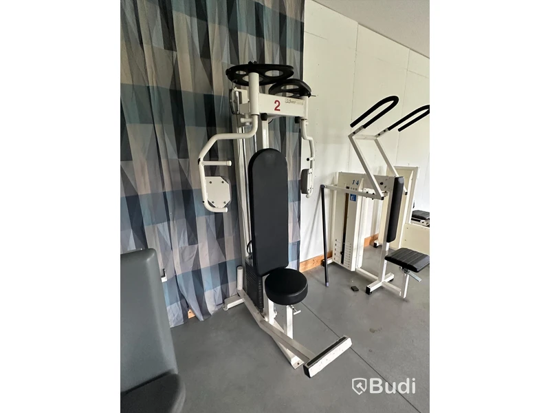 Äldre gymmaskin, bröstpress