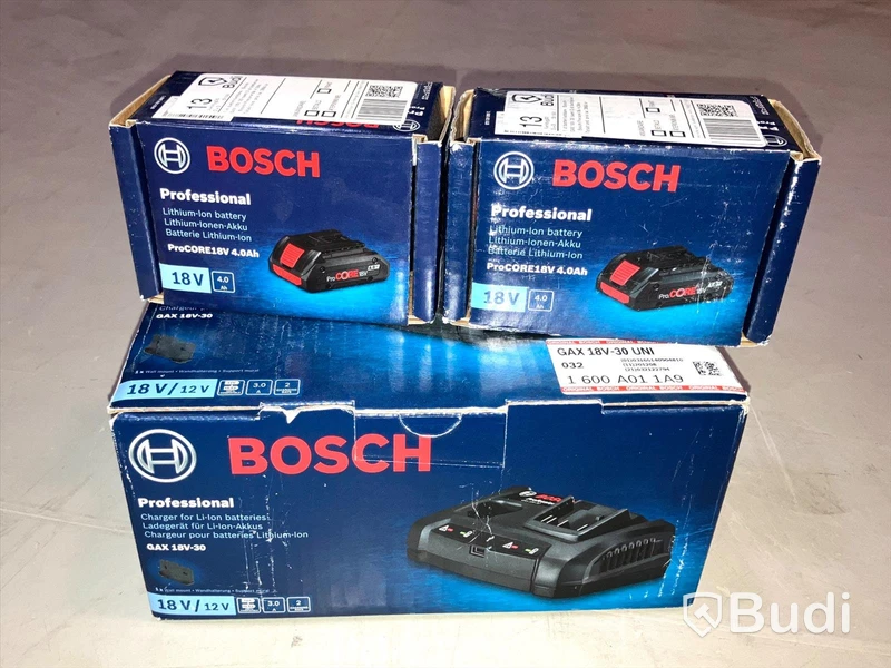 Batteriladdare Bosch GAX 18V-30 samt 2 st. batterier Bosch Precore18v 4.0Ah. Totalt ord. pris ca: 3866 kr