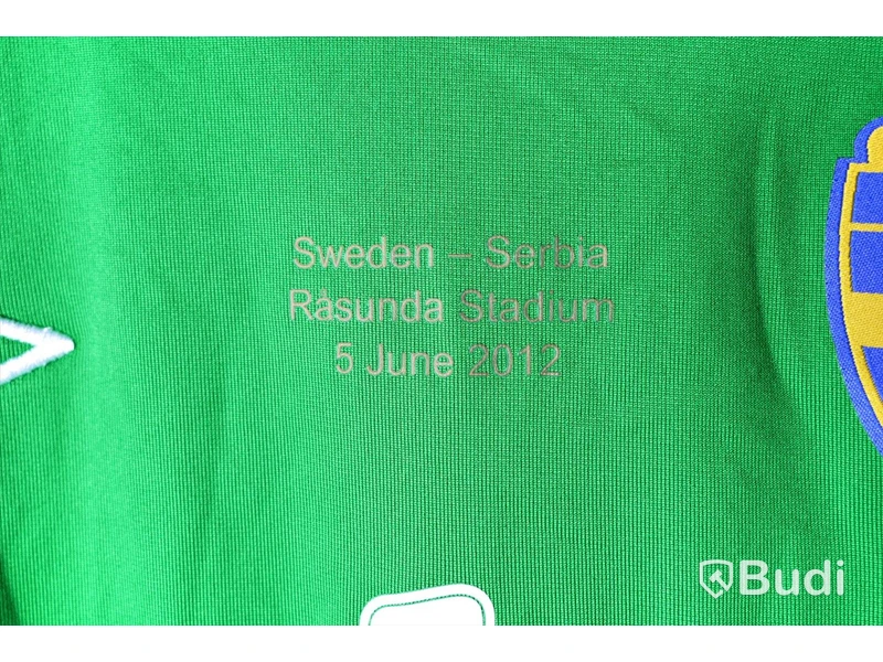Signerad Sverige-matchtröja - Andreas Isaksson