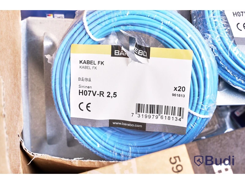 Parti med kabel, hänglås, aluminiumslang, måttstockar m.m. Ny.